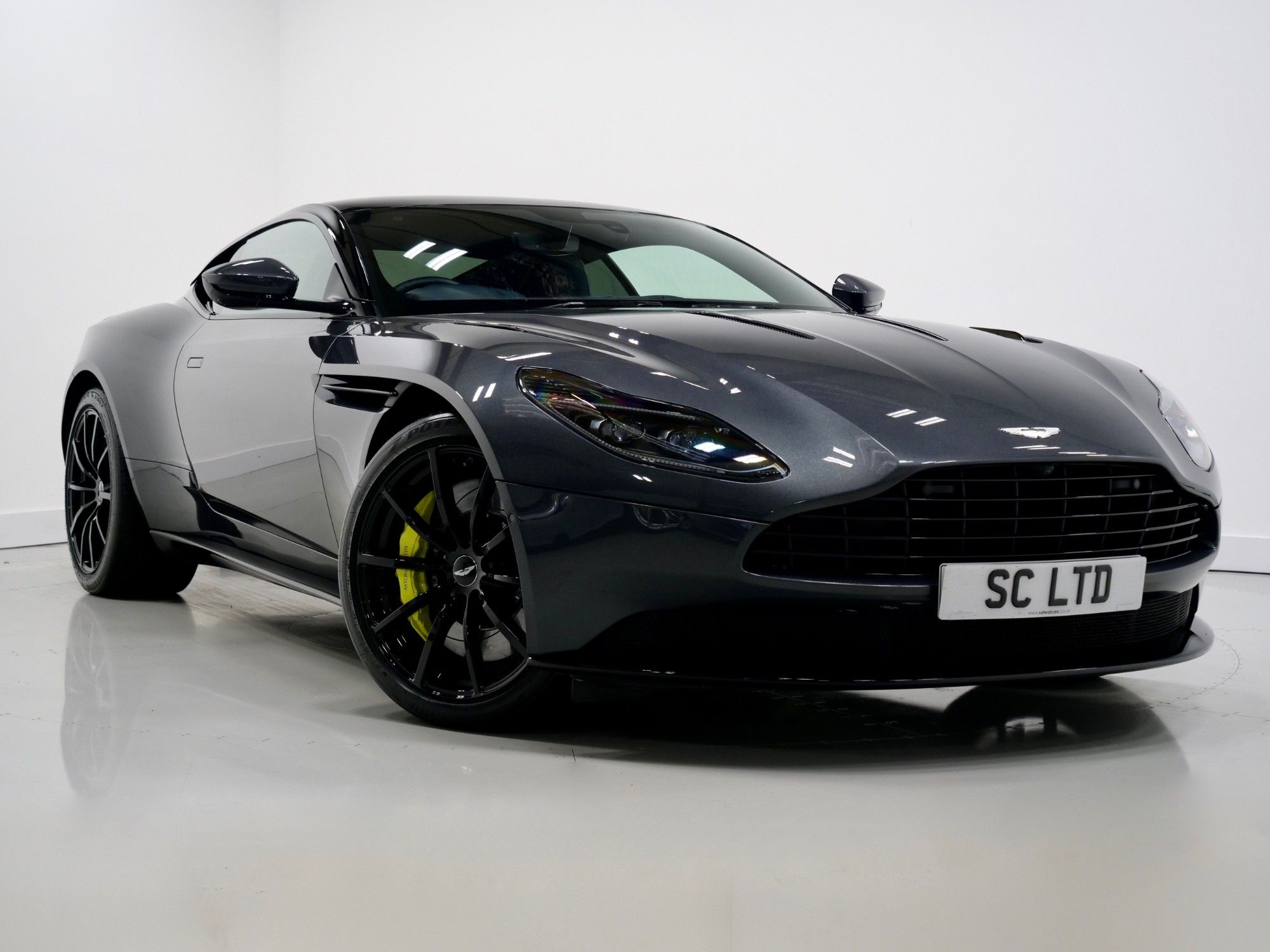 DB11 AMR