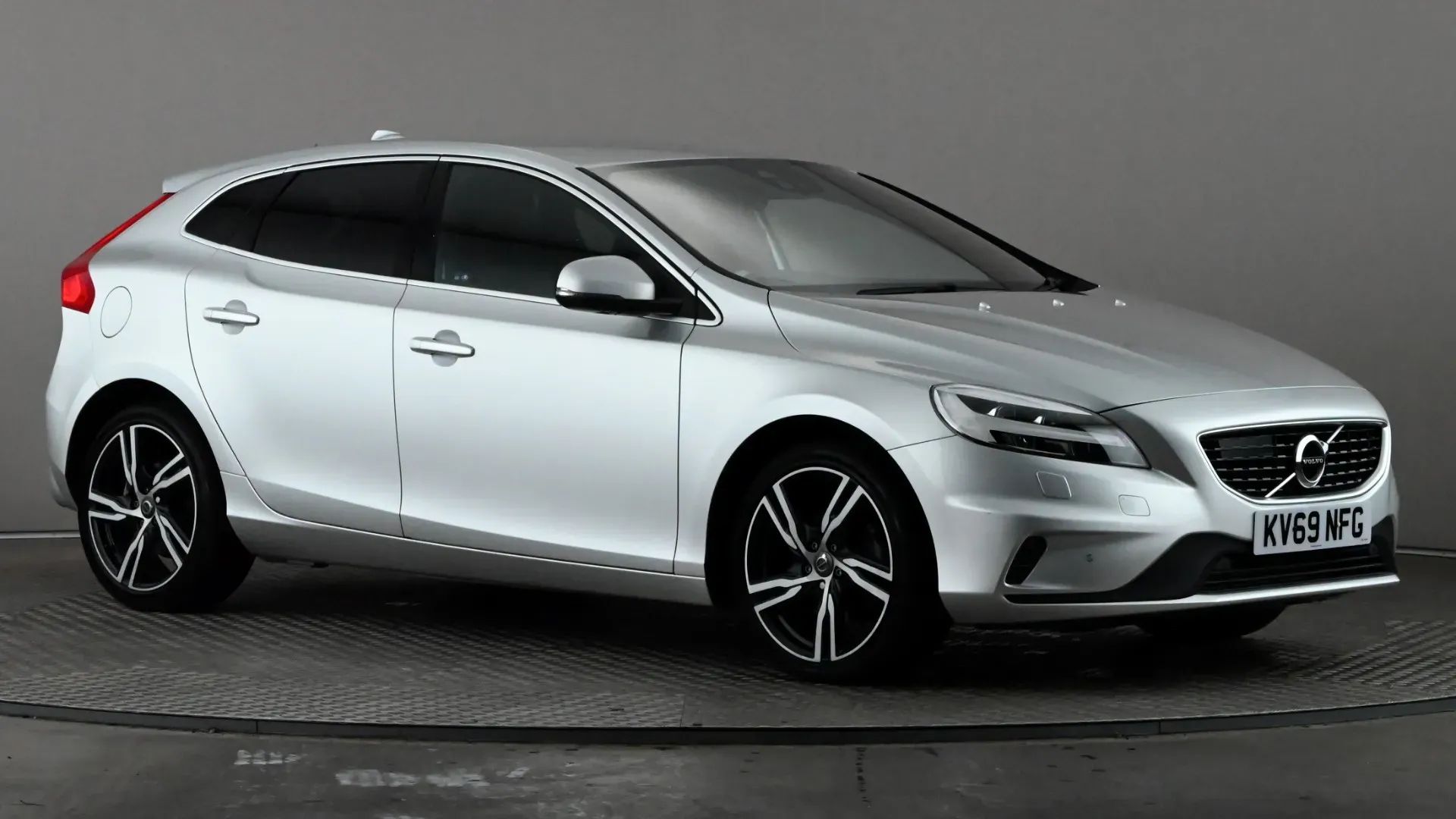 V40