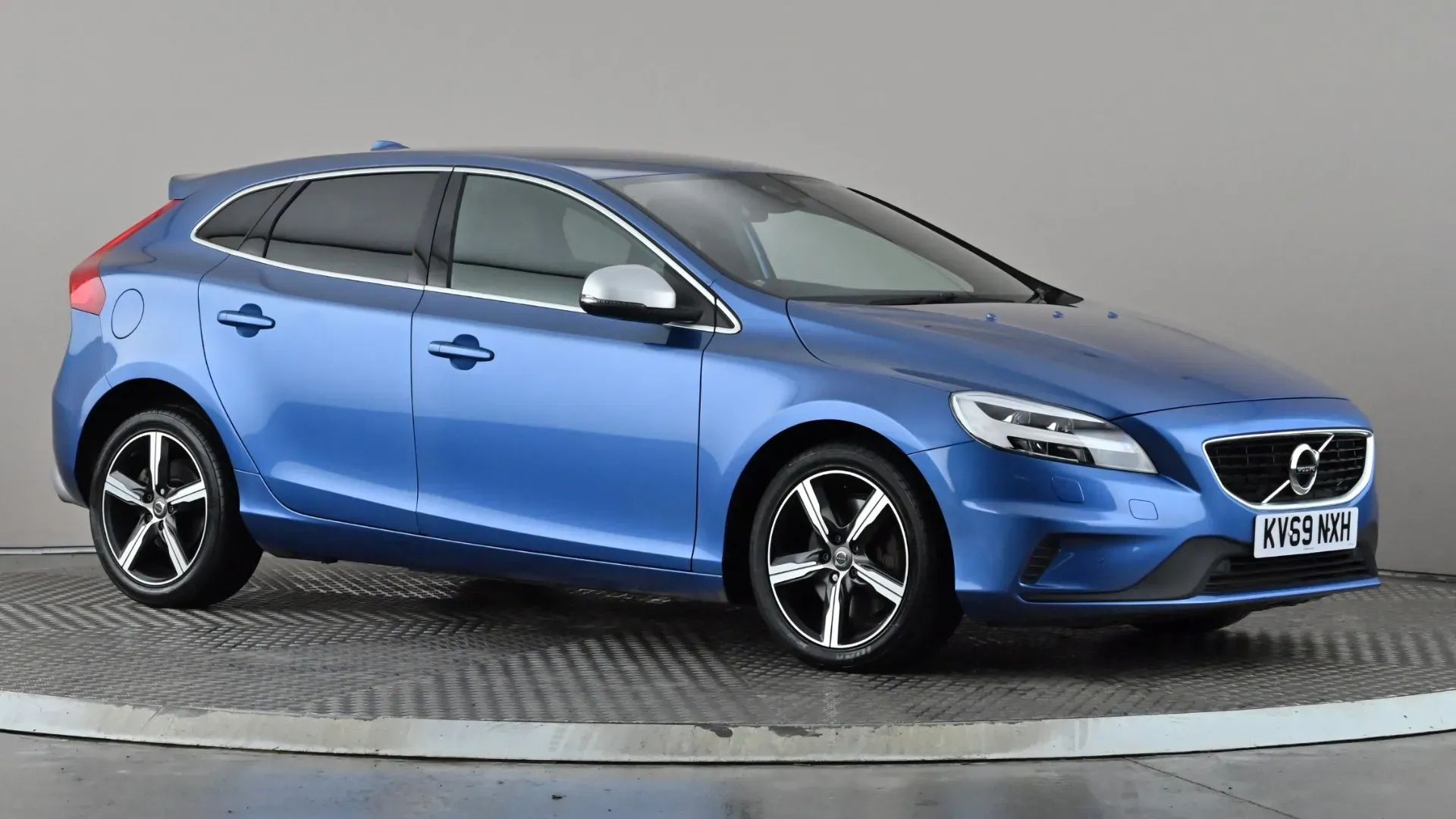 V40