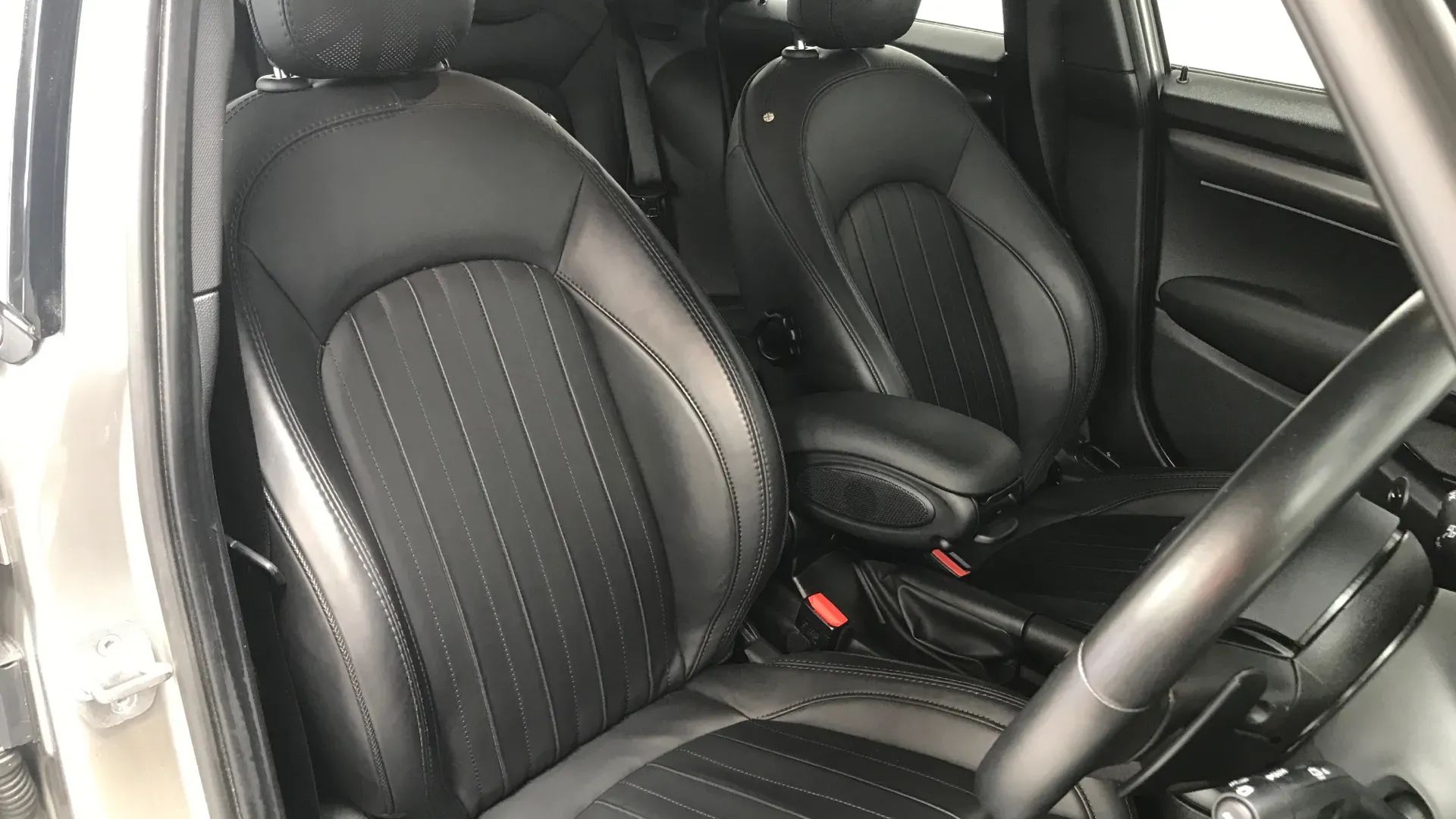 2023 MINI 5-Door Hatch