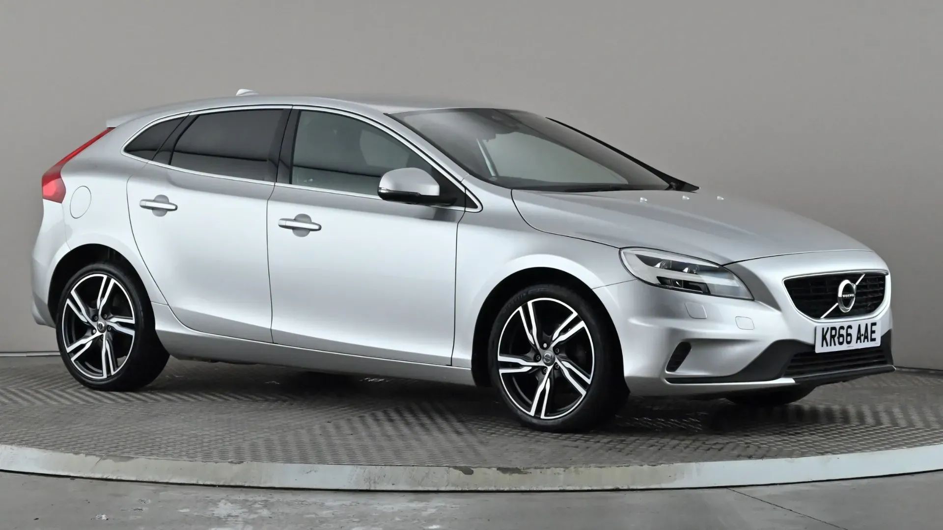 V40