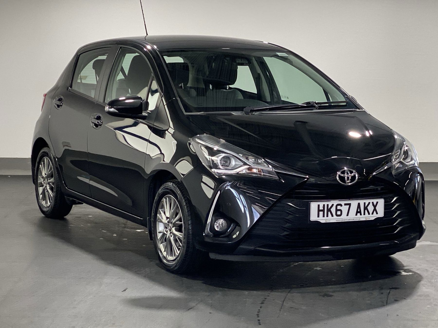 Black Toyota Yaris Hybrid cars for sale | Carwow