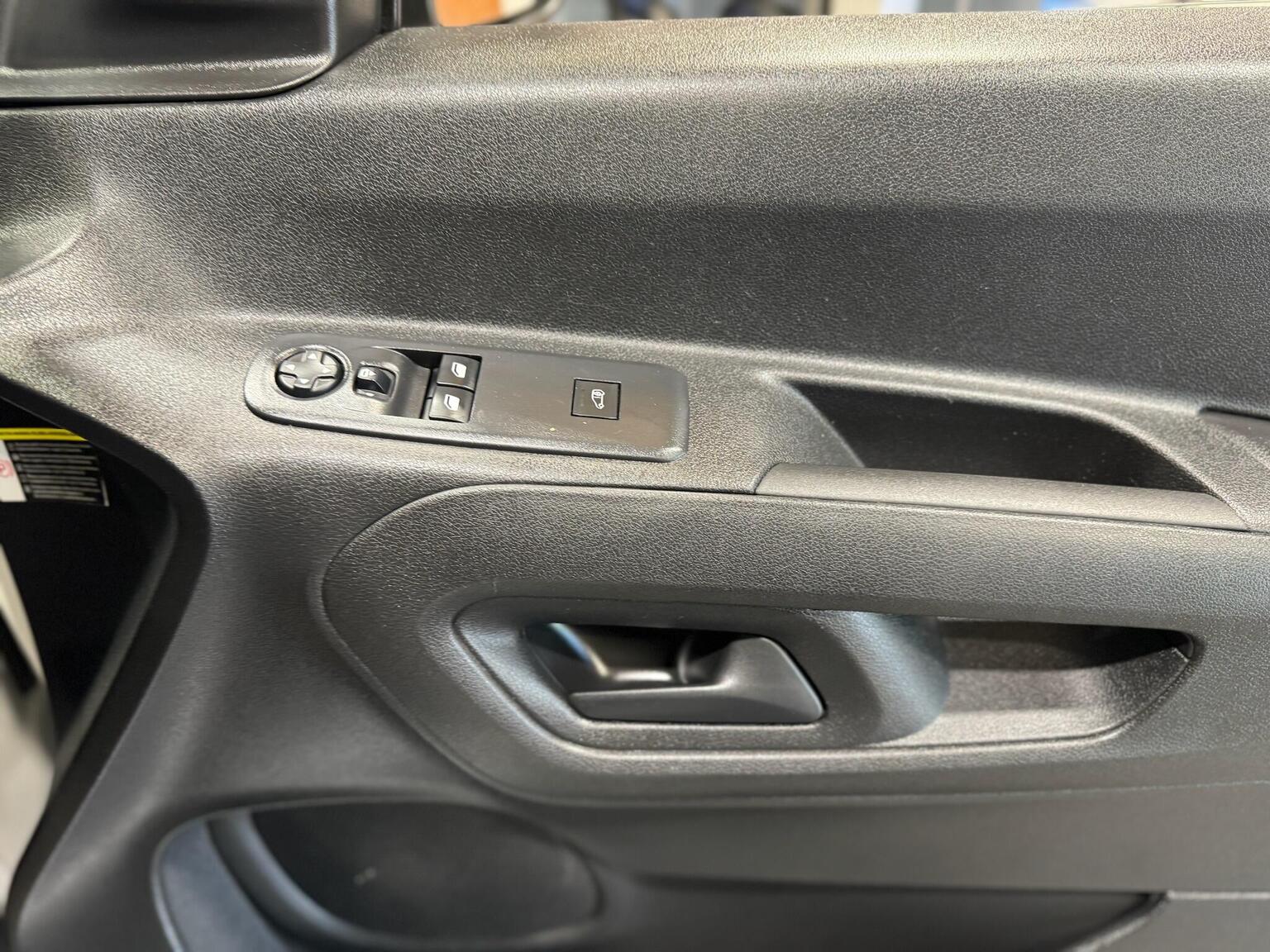 2022 PEUGEOT PARTNER