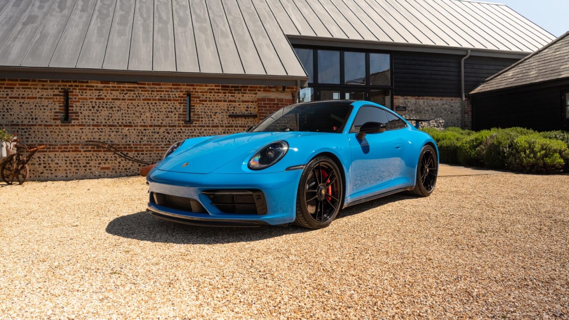 911