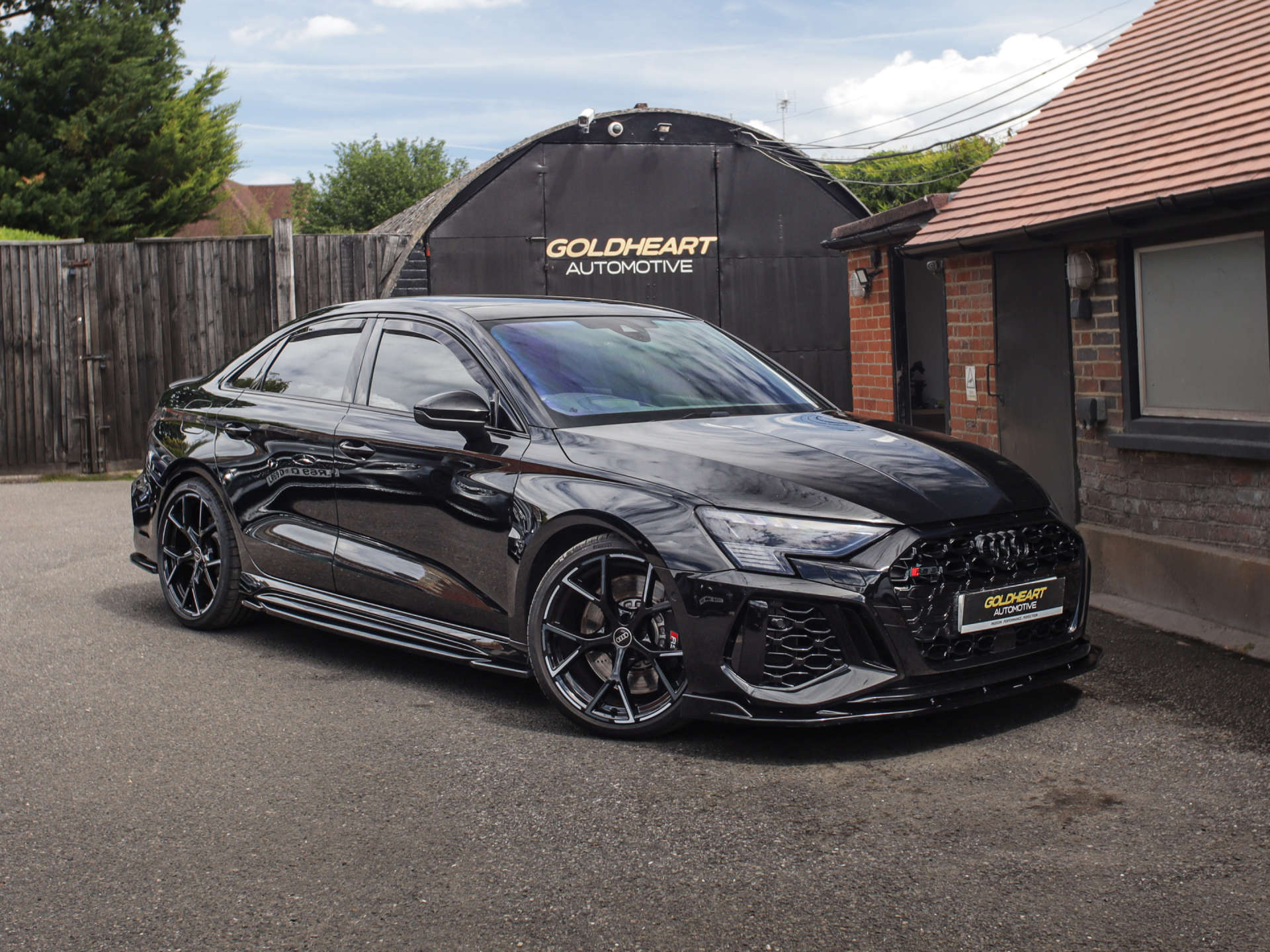 RS3 Saloon