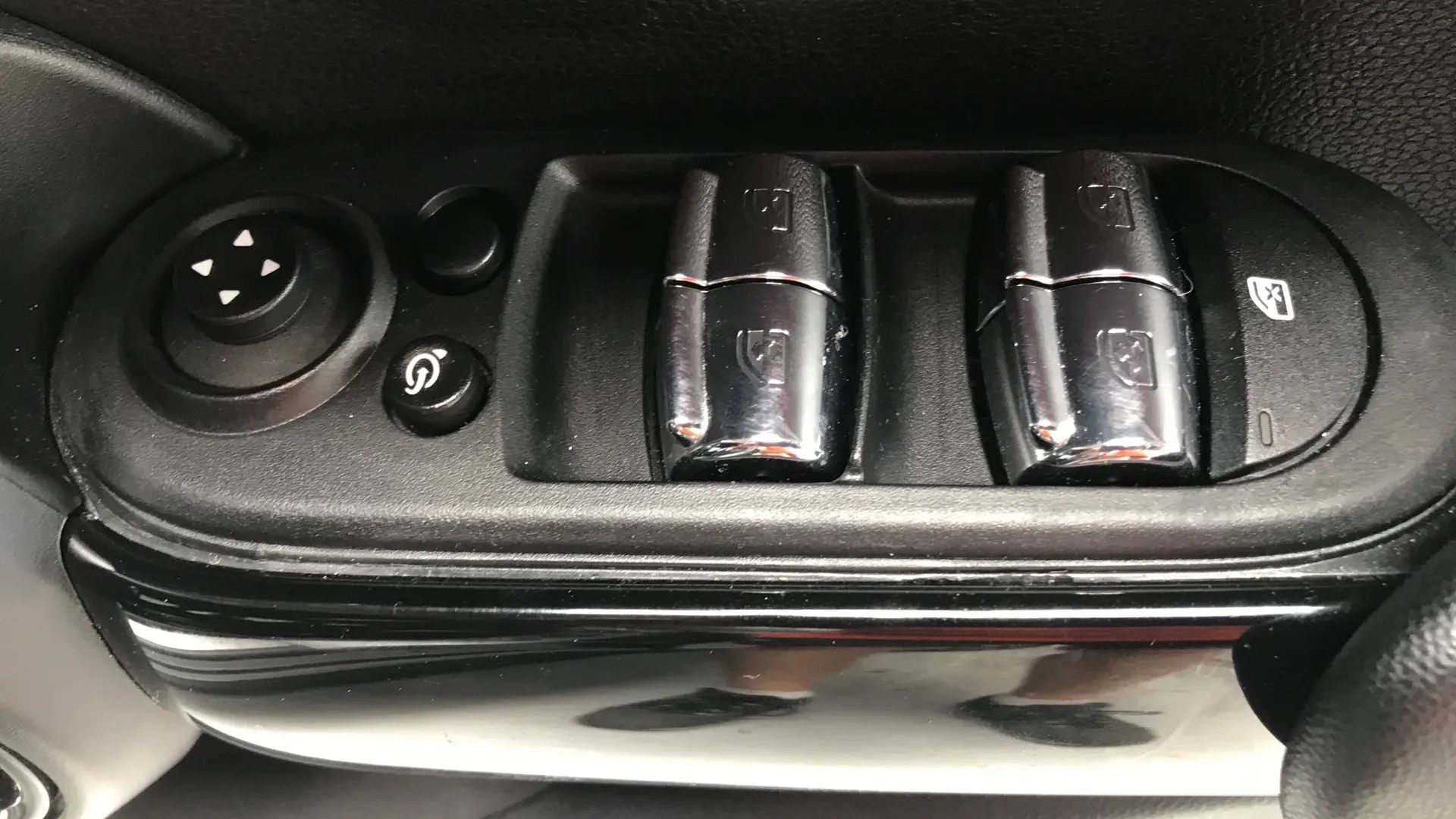 2023 MINI 5-Door Hatch